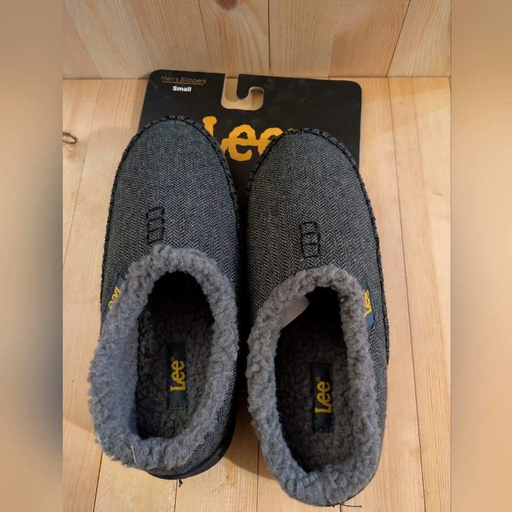 Lee Gray Slippers size 7-8 Small Nwt